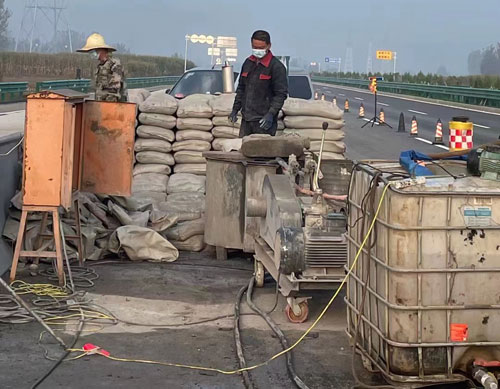 沙湖镇高速路病害处理
